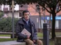 Juan Luis Arévalo posa con su libro ‘Trasplantado’