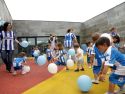 Roi da Costa y Jesús Suárez compartieron con los más pequeños la celebración por el ascenso del Dépor