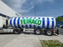 Camión cisterna de Feiraco tematizado con los colores del Deportivo