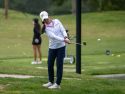 Una mujer durante una sesión de golf