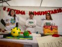 Más de 30 centros educativos sacaron la ciencia al paseo marítimo de O Burgo en la octava edición de la feria de ciencia escolar organizada por el CEIP Ría do Burgo y el Ayuntamiento de Culleredo.