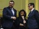 El presidente de Asturias, Andrián Barbón (c), la exvicepresidenta del Gobierno, Carmen Calvo (c) el presidente de la Generalitat, Salvador Illa (d) toman asiento a su llegada al Congreso de los diputados donde el papa León XIV pronuncia este lunes un esperado e histórico discurso en las Cortes durante su visita a España