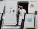 TELDE (GRAN CANARIA), 11/06/2026.- El papa León XIV saluda tras aterrizar en la Base Aérea de Gran Canaria en un vuelo procedente de Barcelona para iniciar una visita muy pegada al fenómeno de la inmigración, que además es histórica, porque nunca antes un pontífice se había desplazado hasta Canarias. EFE/Elvira Urquijo A.