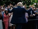 Donald Trump recibe los aplausos de sus seguidores
