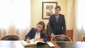 La conselleira do Mar, Marta Villaverde, y el presidente del Puerto de A Coruña, Martín Fernández Prado