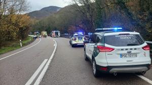 Intervención de la Guardia Civil en un accidente de tráfico