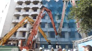 Demolición del Hotel de Pacientes en el Chuac