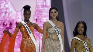 Andrea Valero, en el centro, junto a las representantes de Zambia y Tanzania