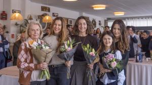 La presidenta de la Fundación Amador de Castro, Rosa Torre Fouz (a la izquierda), junto a sus hijas Marta, Susana y Blanca, esta mañana, en el primer aniversario de la entidad