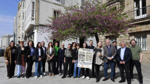 Representantes institucionales y artistas en la presentación de la novena edición de Elas Son Artistas