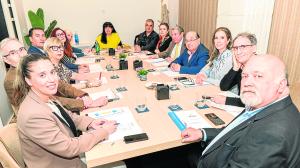 El jurado, durante la reunión que celebró ayer en El Corte Inglés