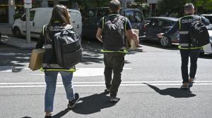 La Policía registra el despacho de Zapatero y tres empresas, una de ellas de sus hijas
