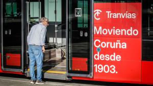 Autobús de Tranvías con el nuevo logotipo y nombre