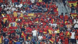 Aficionados españoles antes del partido de semifinales contra Francia, en el Dallas Stadium