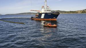 Simulacro de un vertido de hidrocarburos en el punto de embarque de Mar de Ons