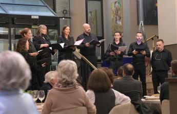 Velada con la presencia del coro de la OSG y del director de la orquesta