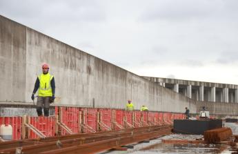 Contará con vías de tren dentro del propio recinto portuario