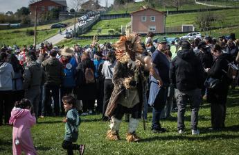 Este lugar de Paderne volveu avivar un ano máis o que é o único entroido tradicional das Mariñas 