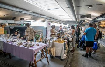 La plaza de Lugo acogió su tradicional mercadillo de artesanía, que celebra el segundo sábado de cada mes