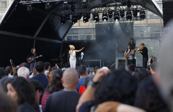 Sasha Moon, Kim Miller, Alba Reche y Terrae DJ’S despidieron este miércoles los conciertos de la plaza de Pontevedra. A partir del jueves se desplaza a los jardines de Méndez Núñez