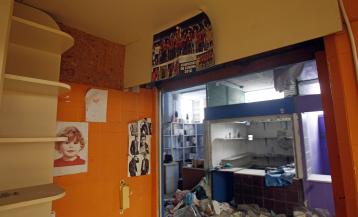 Así fue el derribo del interior del mercado de Santa Lucía de A Coruña