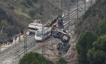 Restos del tren Alvia siniestrado en el choque contra un Iryo en Adamuz el pasado enero