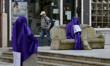 Las estatuas masculinas de A Coruña amanecen tapadas con un burka