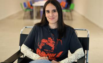 La escritora gallega, Lucía Solla Sobral, posa durante una entrevista en Buenos Aires