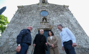 Visita de personalidades a Nosa Señora da Laxe