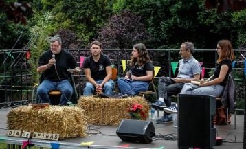 La iniciativa impulsada por el Consello Cívico de Meirás en colaboración con el Concello de Sada, nace con la vocación de consolidarse como una cita anual alrededor de la memoria, el patrimonio y el futuro del pazo de Meirás