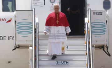 El papa León XIV a su llegad aal aeropuerto de El Prat en Barcelona