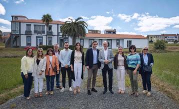 Diego Calvo y Natalia Prieto visitaron las instalaciones acompañado por el alcalde, Javier Caínzos