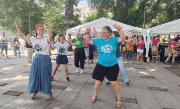La plaza de España acogió  la celebración del Serán D´Aquí