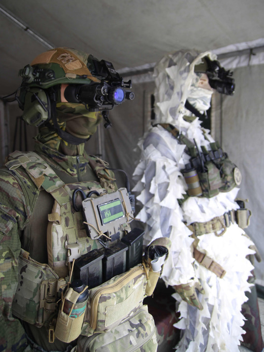 Exhibición de material militar en O Parrote por el Día de las Fuerzas Armadas @Quintana (13)