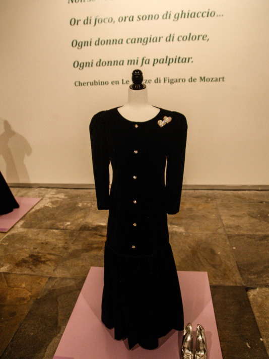 Una muestra reúne en la sala municipal de exposiciones de Palexco medio centenar de trajes de alta costura y ‘pret a porter’ de (4)