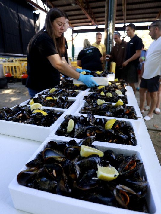 Lorbé disfruto de una gran fiesta con los mejillones como protagonistas @Patricia G. Fraga (7)