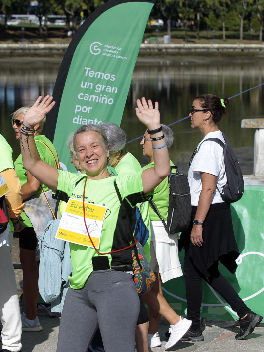 La Asociación Española Contra el Cáncer en Cambre llenó el paseo marítimo de O Burgo con su andaina (18)