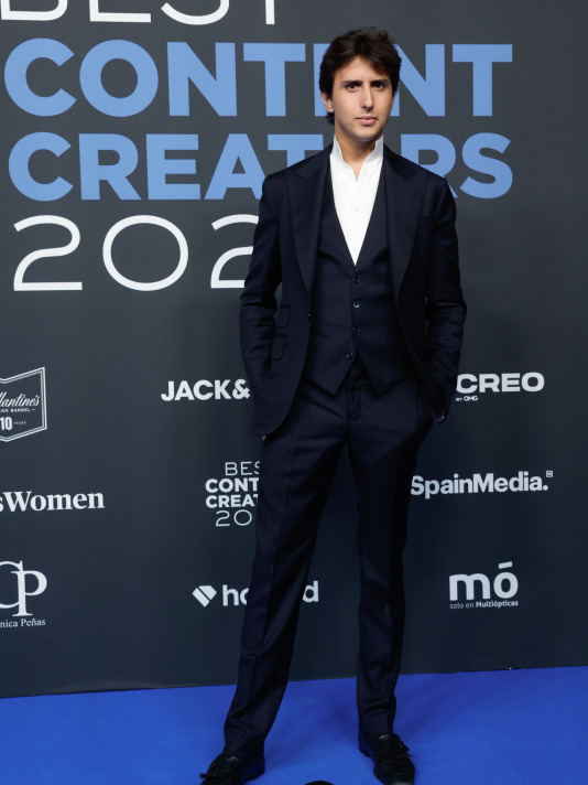 La alfombra azul de los Forbes Best Content Creators 2024 (8)