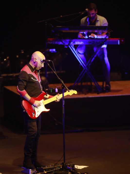 BROTHERS iN bAND es una banda de nueve músicos reconocida internacionalmente como la mejor banda homenaje a dIRE sTRAITS, la ban (14)