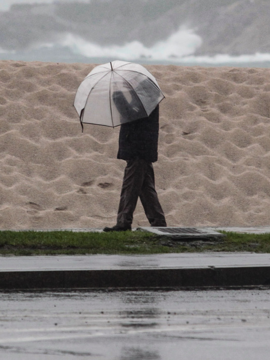 Viento y lluvia en A Coruña por el temporal Herminia @ Quintana (12)