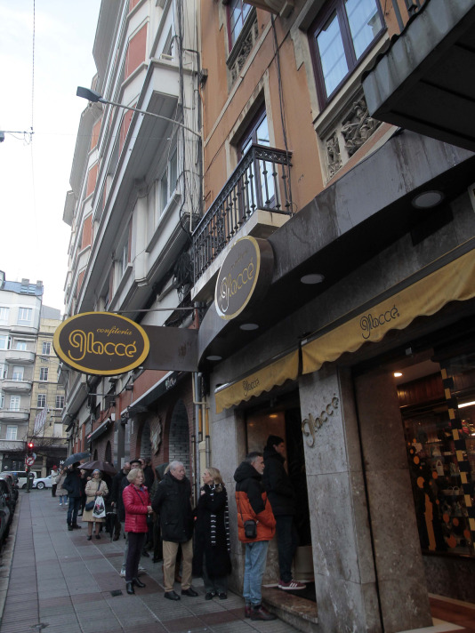 Colas para comprar el Roscón de Reyes en Glaccé @ Quintana (4)