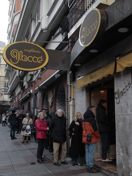 Colas para comprar el Roscón de Reyes en Glaccé @ Quintana (7)