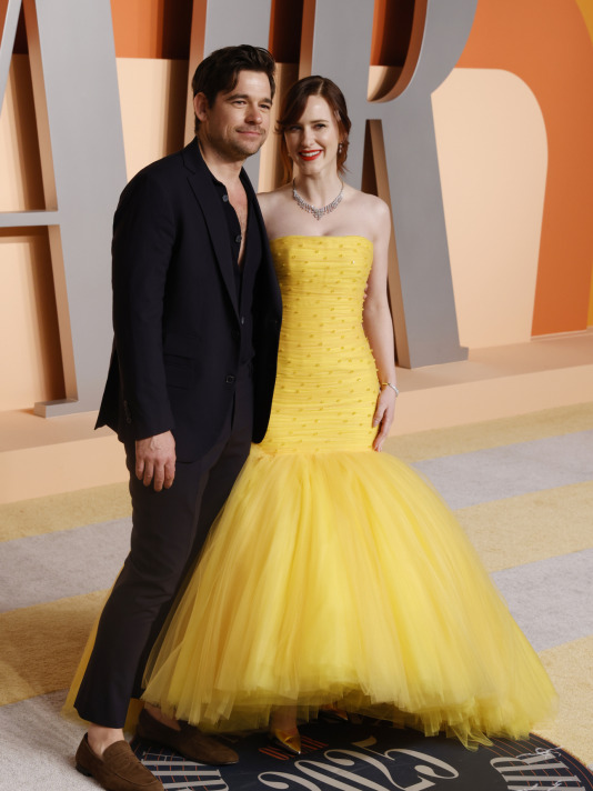 Jason Ralphs y Rachel Brosnahan