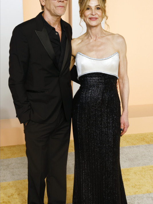 Kevin Bacon (L) y Kyra