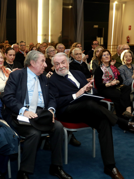Presentación en A Coruña de la Fundación NEOS, un proyecto de Jaime Mayor Oreja (42)