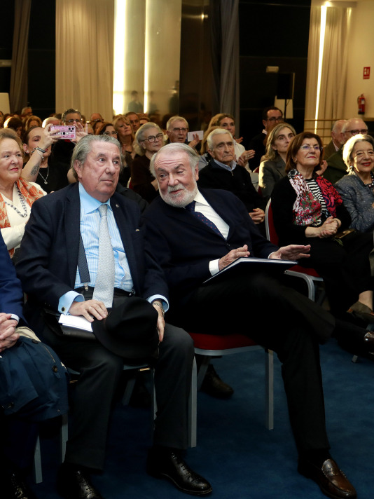 Presentación en A Coruña de la Fundación NEOS, un proyecto de Jaime Mayor Oreja (44)