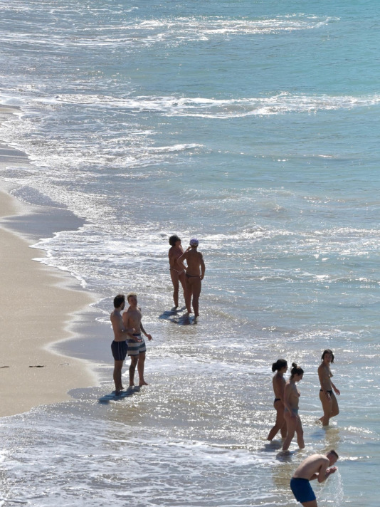 Los coruñeses disfrutan de un soleado último día de marzo @Javier Albores (9)