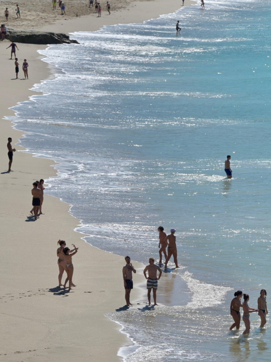 Los coruñeses disfrutan de un soleado último día de marzo @Javier Albores (10)