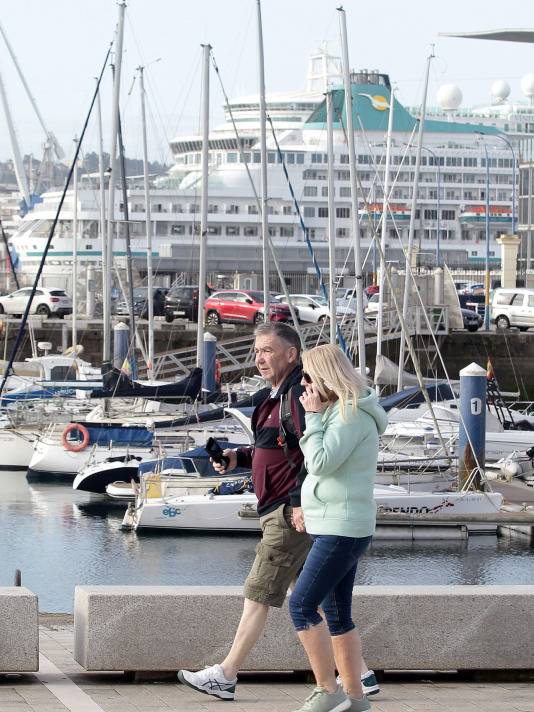 Los muelles coruñeses acogieron una escala múltiple en la que cinco cruceros (3)
