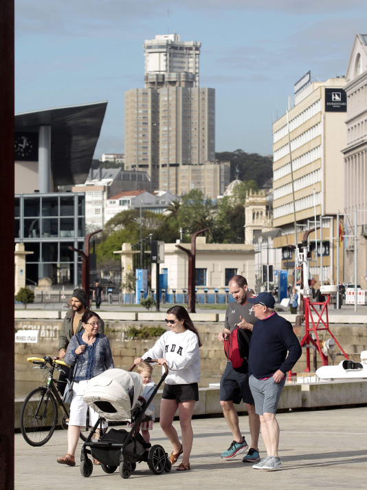 Los muelles coruñeses acogieron una escala múltiple en la que cinco cruceros (18)